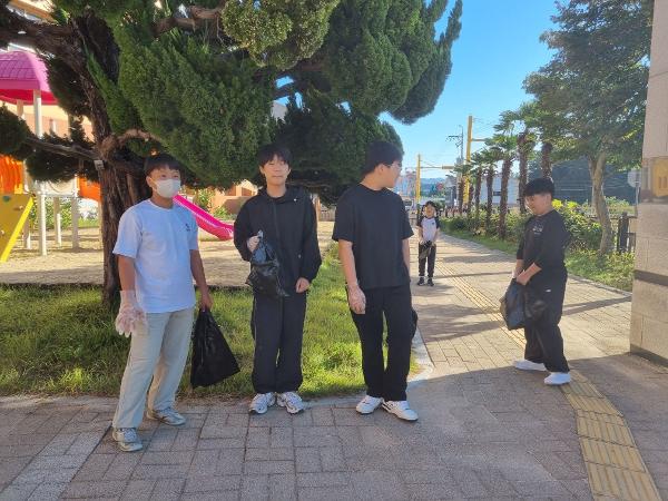 전교어린이회 교내 청소